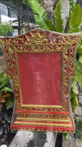 กรอบตราตั้ง  A3 ไม้สัก แกะสลักลายไทย  แนวตั้ง  กว้าง 57 สูง 75cm พร้อมกระจก กรอบใส่ประกาศนียบัตร วุฒิบัตร ปริญญาบัตร ใบเกียติคุณ ไม้แกะสลัก ปิดทองเปลว ส่องประกายสุกเปล่ง