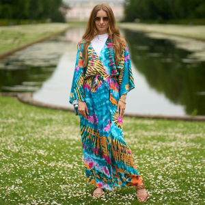 2025 เสื้อคลุมชายหาดมีสายรัดสำหรับผู้หญิงเสื้อคลุมบิกินี่ Boho พิมพ์ลายพร้อมเข็มขัด