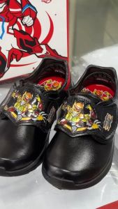 รองเท้านักเรียนอนุบาลสำหรับเด็กชาย ป๊อบทีน สีดำ Nitroman