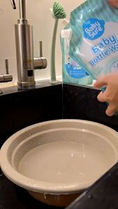 BABY SURE BABY BOTTLE WASH EASY RINSE SAFE FOR BABY BOTTLES & TOYS APPLE SCENT 850ML