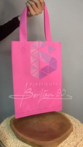 Tas Spunbond Goodie Bag 22x22x20 cm: Pilihan Souvenir Bag Tebal