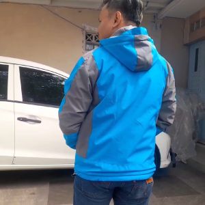 Jaket Gunung Pria Waterproof Outdoor 100% All Use Anti Air Full Hitam