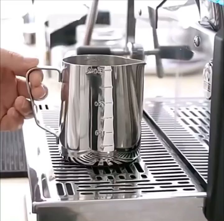 Ca đánh sữa inox 350ml có chia vạch