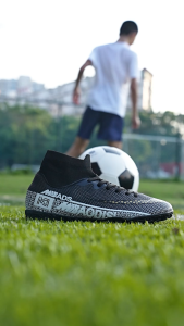 Football shoes are comfortable wear-resistant and have strong grip. They are made of polyester fibers