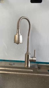Vòi đúc nguyên khối inox 304 2 chế độ chỉnh ống lò xo có kèm dây cáp 7026