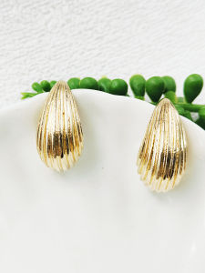 Elegant Simple Metal Waterdrop Shell Texture Womens Earrings Daily Versatile Style Fashion Jewelry Ear Studs And Hoops