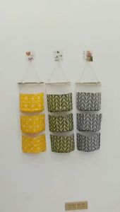 ALAmall กระเป๋าแขวนของ 3 ช่อง ที่เก็บของแบบแขวน กระเป๋าผ้าเเขวน เหมาะสำหรับห้องนั่งเล่น ห้องนอน ห้องน้ำ