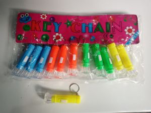 grosir gantungan bentuk senter LED bisa nyala 1 pak isi 12 pcs