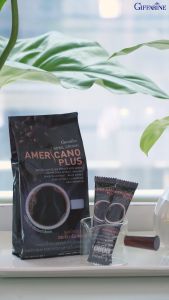 กาแฟกิฟฟารีน รอยัลคราวน์ อเมริกาโน่ พลัส l Royal Crown Americano Plus อร่อย เข้ม เพื่อหุ่นสวย และสุขภาพดี กาแฟ ปราศจากไขมัน ปราศจากโคเลสเตอรอล ปราศจากน้ำตาล พลังงาน 10 กิโลแคลอรีต่อซอง