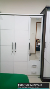 Lemari Pakaian 3 Pintu