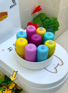 Lọ thả bồn cầu vệ sinh khử mùi tiện lợi hỗ trợ làm sạch bồn cầu