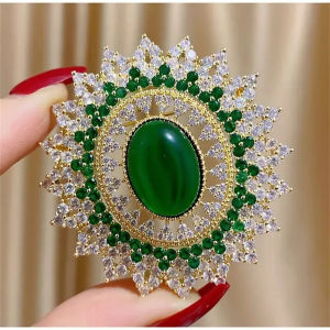 Vintage Emerald Flower Brooch for Women French Court Style Green Crystal Rhinestone Zircon Pin Elegant Coat Accessory Gifts