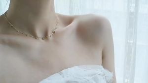 ANENJERY Silver Color Choker Necklace for Women Exquisite Green Zircon Clavicle Chain Necklace Gifts