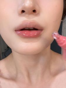 Hydrating Lightweight Not-sticky Lip-plumping Lip Gloss