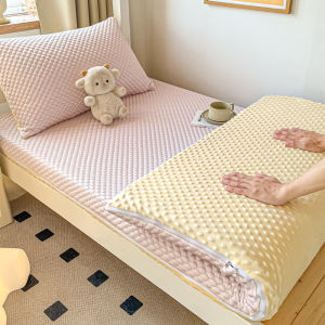 Student Dormitory Suitable Dotted Bed Cover Year-Round Use
