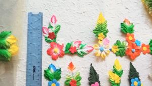 (แพค12มุม)ดอกไม้กระดาษสามุมบาร์อด(เล็ก) ติดA4 ขนาด9ชม.หลากสีราคา 84บาท/12มุม