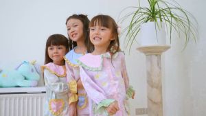 ผ้าซาตินพรีเมียม Godmami ชุดนอนเด็กนุ่มพริ้ว หลับสบาย คอลเลคชั่น Dream like a Unicorn รุ่น Little Bear’s Dream