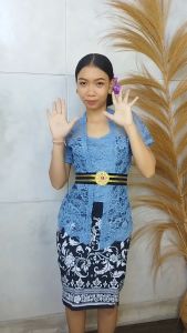 dOoOb Kebaya Bali Set Modern 2021: Setelan Kebaya Brokat Kutubaru Lestari & Rok Katun Pendek