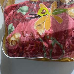 SELIMUT BULU HALUS TEBAL VANILY 180x220cm