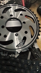 Orimoto- GEAR GIR GIGI TARIK BELAKANG PLUS RANTAI SET 43T-14T/428H-120L SATRIA FU 150 KUALITAS SUPER