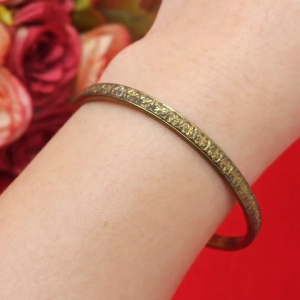 กำไลทองเหลืองโบราณตัดลาย  เส้นผ่านศูนย์กลาง 5.3 ซม. งานดิบไม่ได้ชุบ วินเทจ พร้อมส่ง