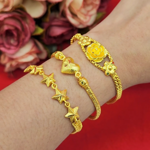 สร้อยข้อมือทอง คละแบบ คั่นหัวใจดอกไม้ดาว ความยาว 6.2-7 นิ้ว เทียบเท่า 2 สลึง ทองชุบ ดีไซน์สวย ดูดี ทองปลอม แฟชั่น