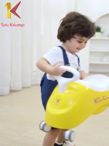 BabyShop-M361 Mainan Mobil Mobilan Dorong Anak dengan Musik / Skuter Duduk Anak Scooter Ride On