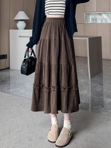 กระโปรงยาวปานกลางผ้าคอร์ดูรอยสีมัลเบอร์รี่สำหรับผู้หญิงในฤดูใบไม้ร่วงและฤดูหนาว กางเกงยีนส์เอวสูงทรงเอเอวยางยืด กระโปรงทรงร่ม กระโปรงสั้น