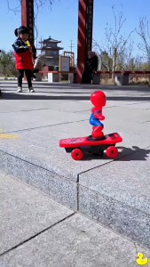 Mainan Anak Robot Spidermann Skate Board Scooter Stunt Putar 360 Derajat Roda Nyala