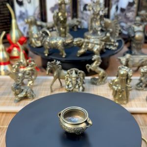 Tượng Nhỏ Phong Thủy Bằng Đồng Kiểu Dáng Hình Lư Hương 3 Chân (Kích Thước: 3.8cm x 2.1cm)