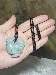Type A Jadeite light green 3 dimensional Rooster Jade pendant/handheld (with certificate) [Natural Crystal] 翡翠淡绿立体公鸡吊坠/小手把(带证书)