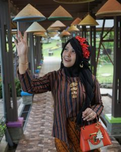 Kebaya adat jawa lengan panjang bahan tenun warna coklat bisa beli satuan