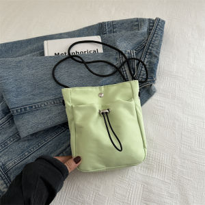 กระเป๋าสะพายข้างผู้หญิงแบบลำลอง กระเป๋าใส่โทรศัพท์มือถือสปอร์ต กระเป๋าสะพายข้างสไตล์เกาหลี กระเป๋าสี่เหลี่ยมเล็กแบบเรียบง่าย กระเป๋าสะพายข้างแบบลำลอง
