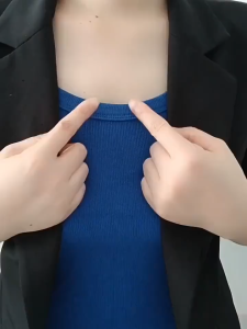 เข็มกลัด Neckline ตกแต่งป้องกันแสงสะท้อนมุกโบว์ปก Pins