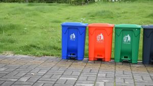 Large outdoor trash can with pedals 20L/30L/50L/100L plastic rectangular trash can with lid commercial