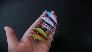 5pcs/boxed Sinking Minnow 3D Eyes Casting Lure Laser Swimbait Trout Artificial Crankbait Plastic Hard Bait with 2 Treble Hook