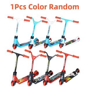 Novelty Funny Interactive Mini Finger Scooter Stunt Finger Toy Skate Skate Scooter Finger Parent-Child Interactive Holiday Gift