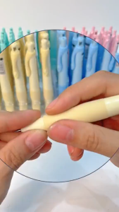 Bút Chì Bấm Hình Cá Heo - Giúp Bé Cầm Bút Đúng Tư Thế Viết Lâu Không Đau Không Mỏi Tay Tích Hợp Chuốt Chì Trên Thân Bút