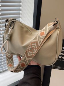 Casual Versatile Womens Crossbody Bag Lightweight Simple Shoulder Strap Fashionable New 2025 Underarm Bag Nylon Material