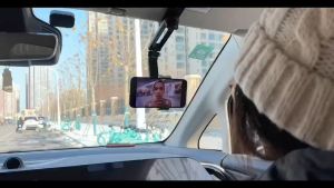 ที่วางมือถือในรถยนต์ ที่บังแดดอัพเกรดที่วางโทรศัพท์ในรถยนต์ 1080 ขาตั้งโทรศัพท์ แบบหมุนได้ สําหรับกระจกมองหลังรถยนต์