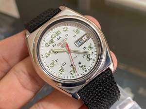 นาฬิกาSeiko5หน้าปัดตัวเลขไทยสีขาว