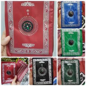 SAJADAH TRAVELLING LIPAT PLUS KOMPAS KIBLAT / SAJADAH PRAKTIS / TRAVEL POCKET PRAYER MAT