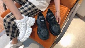 รองเท้าผ้าใบผู้หญิง มาใหม่ 2025 รองเท้าผ้าใบส้นหนา เสริมส้น5ซม ins แฟชั่นแมทช์ลุคง่าย ใส่เที่ยวใส่ทำงานได้ ไซส์ 35-42