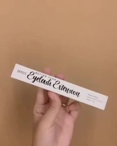 "Ertos Mascara Better Than Eyelash Extension Waterproof Smudge-Proof Long-Lasting Volumizing Lengthening Natural Look Easy to Remove Cruelty-Free dan Vegan Formula untuk Bulu Mata Lebih Panjang dan Tebal Secara Instan."