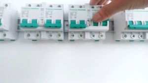 cầu dao đảo chiều 2P-63A 220V Shaiankadq khoá liên động chuyển nguồn không mất điện hàng chất lượng cao