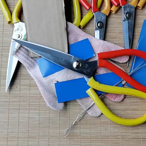 C6 Kéo thép cán bọc nhựa 2 màu đỏ-vàng chuyên dụng. Kéo 2 màu siêu bén siêu bền CINDY YG