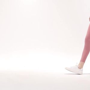 จัดส่งจากจีน [2025]LULU กางเกงโยคะผ้าแปรงสัมผัสสีนู้ดสำหรับผู้หญิง 2025 ใหม่ กางเกงออกกำลังกายเอวสูงยกก้นสำหรับใส่กลางแจ้ง ไม่มีรอยที่น่าอับอาย กางเกงกีฬา 3.8