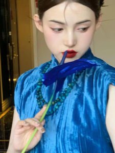 ชุดกี่เพ้าสีน้ำเงินสไตล์จีนสำหรับเจ้าสาว ชุดราตรีสำหรับงานแต่งงาน ชุดกี่เพ้า ชุดกี่เพ้าคอวีแขนกุด