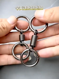 BECORATE Metal Men Key Chain High Stretch Double Coil Key Ring with Metal Coating for Business Men Waist Buckles and Fashion Car Key Holder