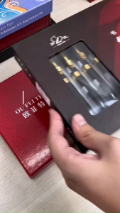 Bút ký cao cấp hoạ tiết đầu rồng có đính hột bút bằng kim loại sơn tĩnh điện nhám mờ hoặc đen bóng.